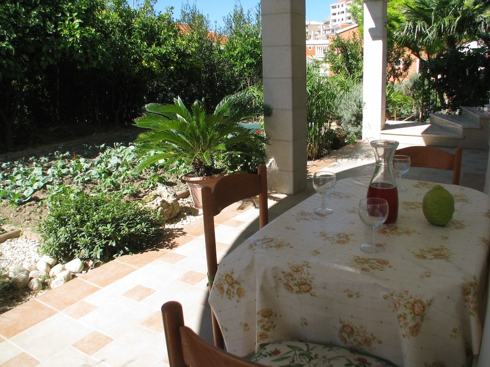 Apartments Miljak