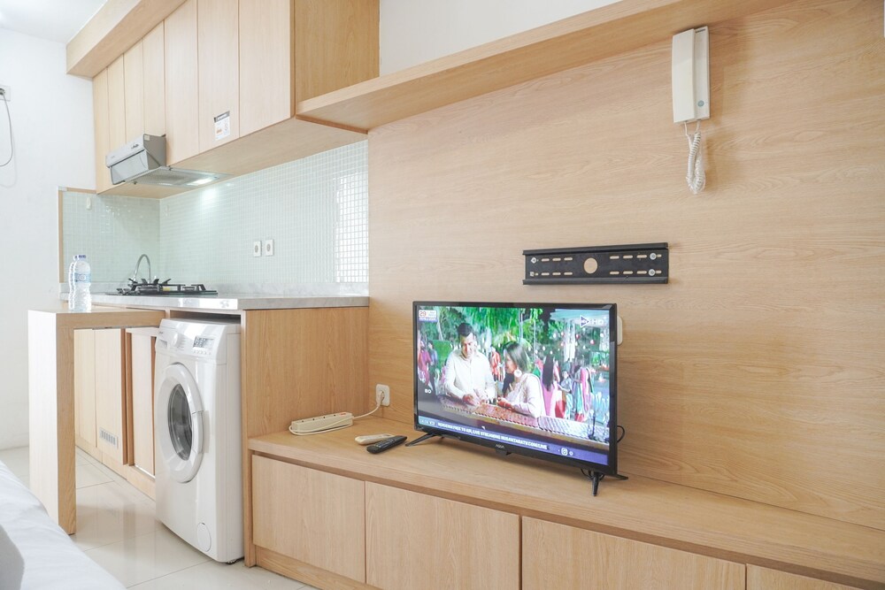 Good Deal And Homey Studio Bassura City Apartment