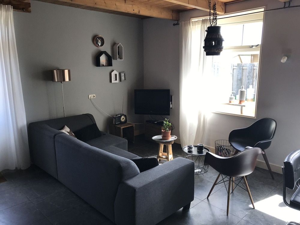 Spacious Apartment With Garden view 5