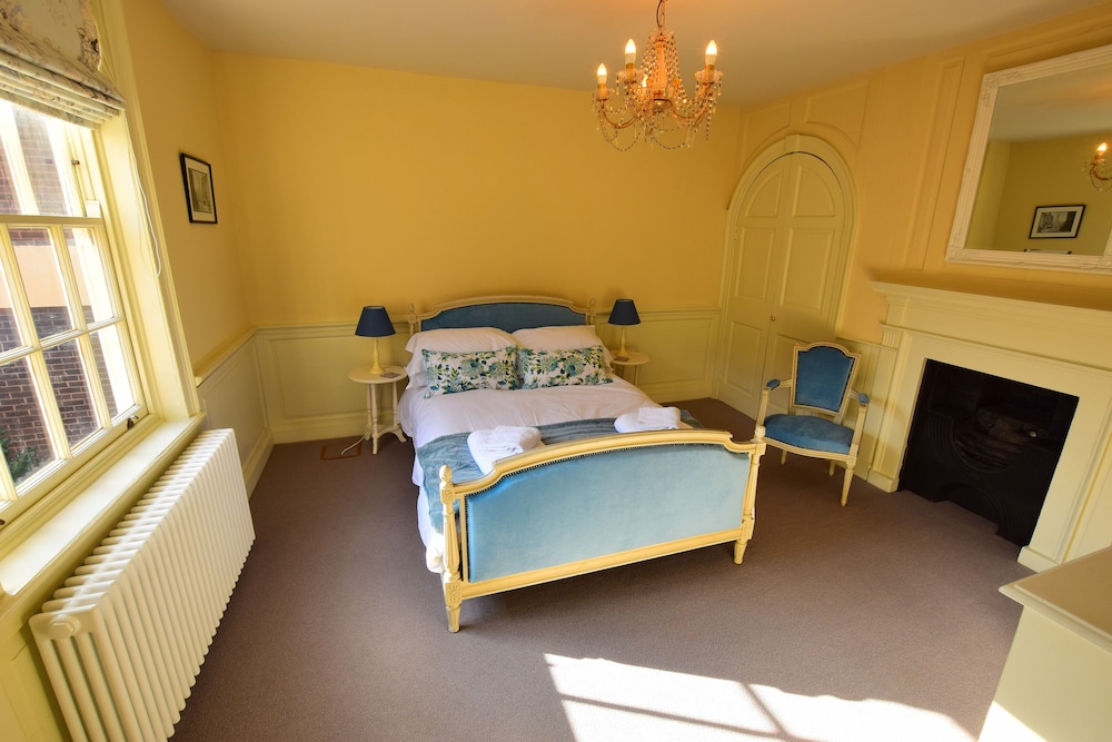 14 St Saviour's Place view 2