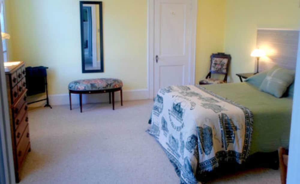 Elizabeth City Vacations - The Teacherage - Property Image 3