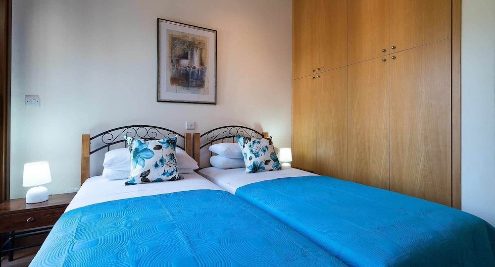Lovely 2 bedroom Villa Kornos HG33 with private pool and golf course views, In the heart of Aphrodite Hills, near resort centre view 4