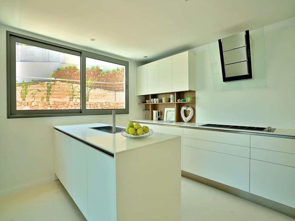 Modern Holiday Home With Vast Terracing