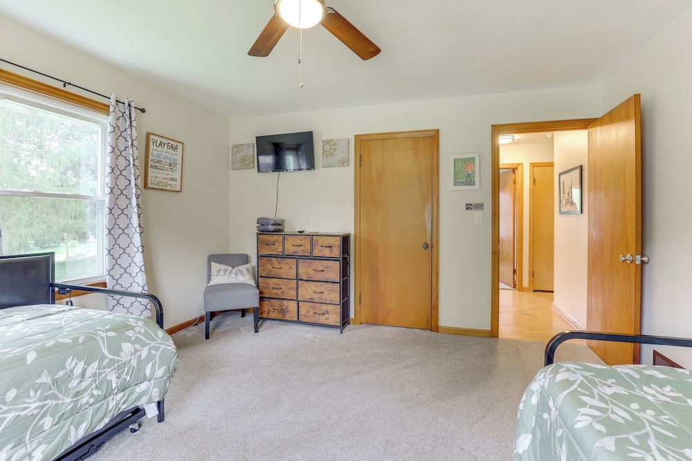 4 Mi to Main Street! Family Getaway in Zanesville