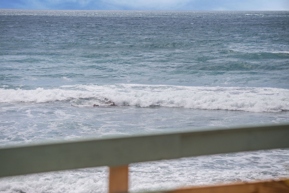 Beachcomber's Cottage view 2
