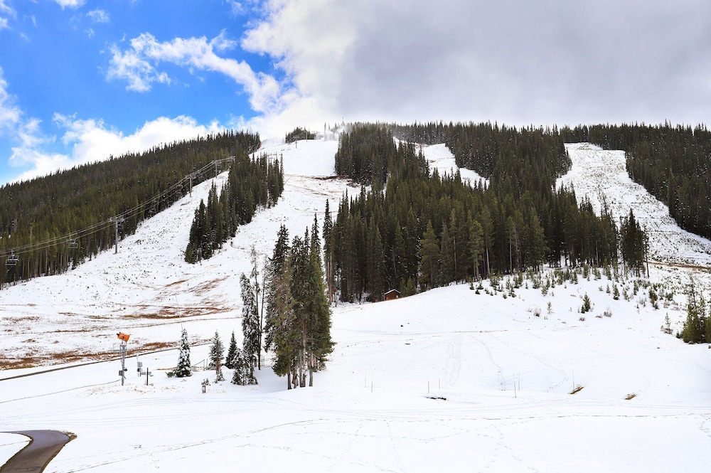 Pet Friendly Ski-In Ski-Out Right By The Lift and Golf Course - FP310 by Redawning