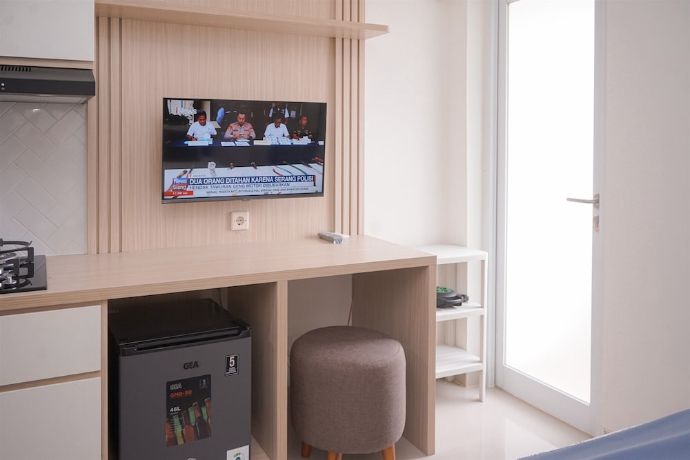 Minimalist And Warm Studio Room At Cisauk Point Apartment