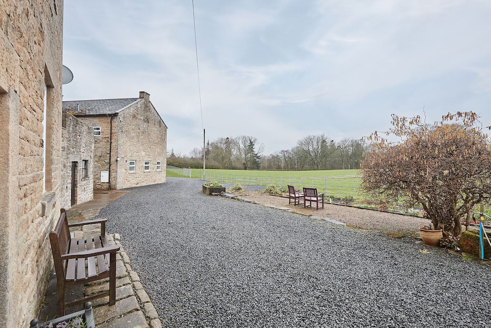 Host Stay Wodencroft Cottage view 4