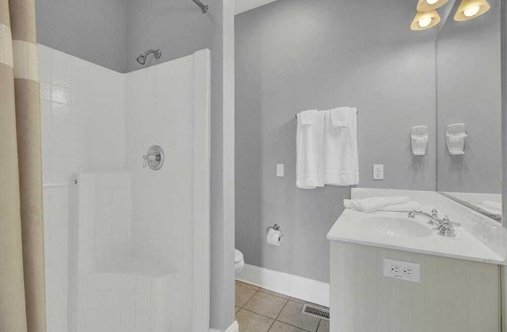 6 10th Avenue by Avantstay Steps to the Beach Pool 2691 Sqft