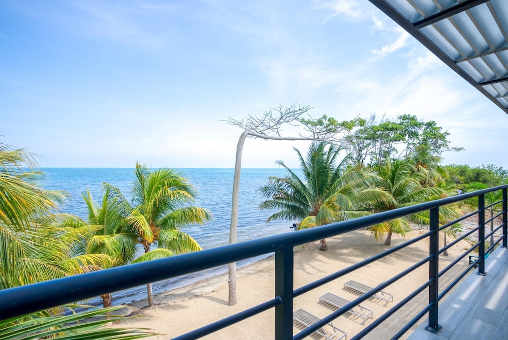 Oceanfront Sunset Gecko Condo - Ground Floor 1A