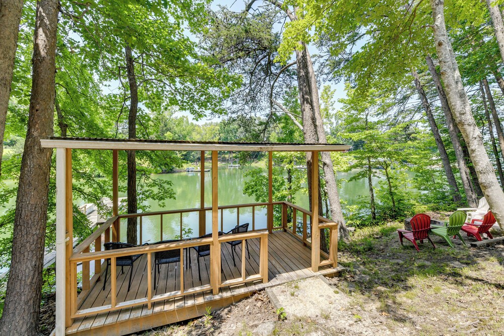 Boat Dock: Family-friendly Douglas Lake Home!