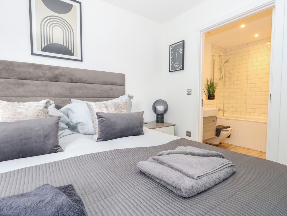 66A Danecourt Road