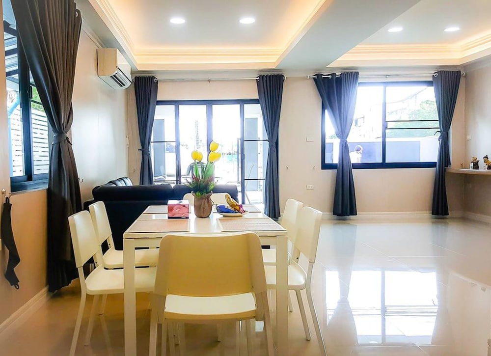 Ban Sasithorn Huahin
