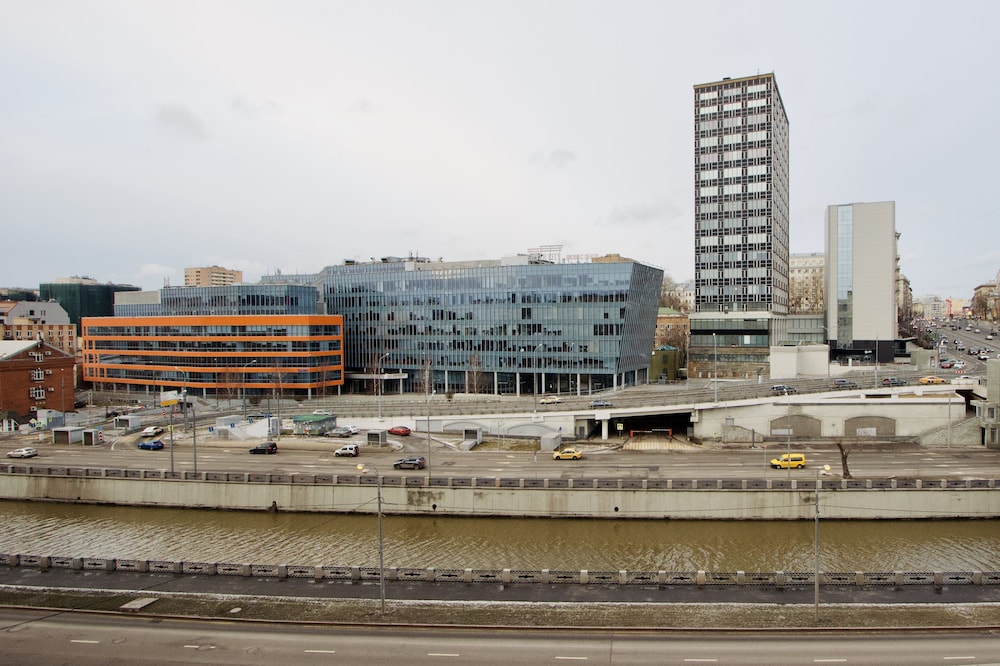 LUXKV Apartment on Zemlyanoy Val 52