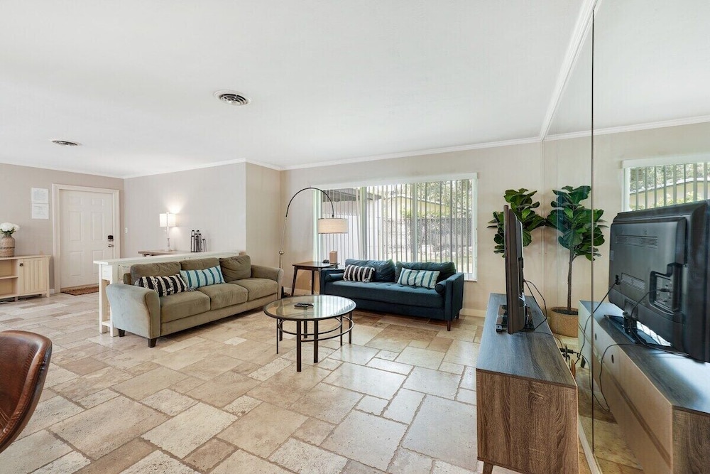 332 Wilton Manors in Wilton Manors