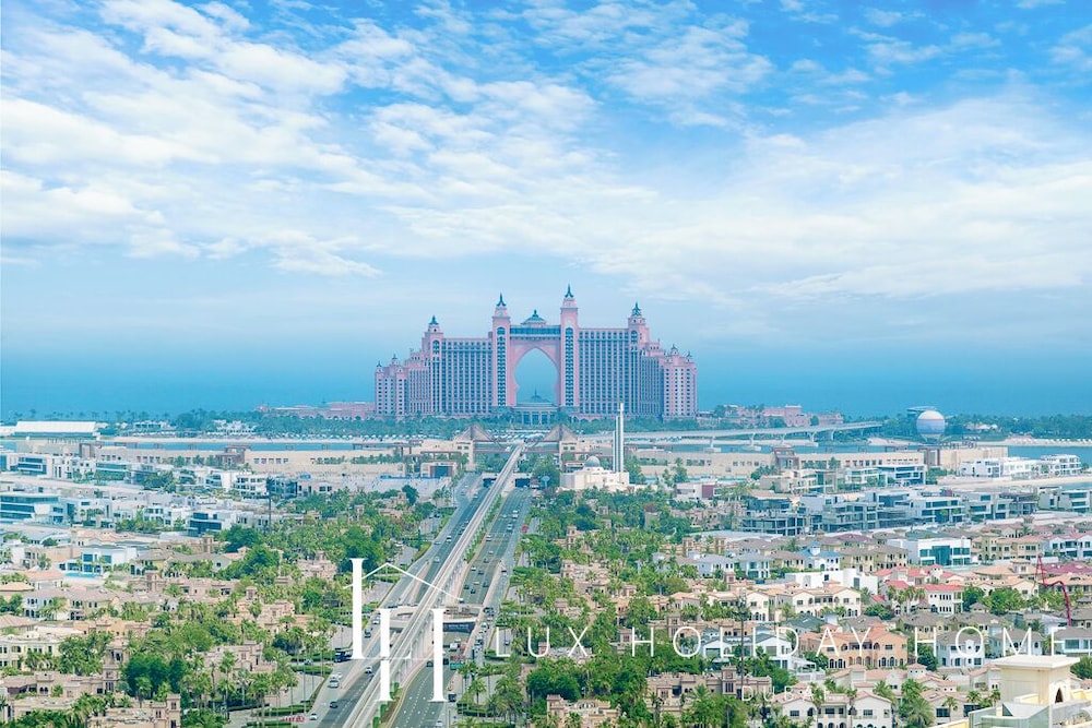 LUX Iconic Views at The Palm Tower 5