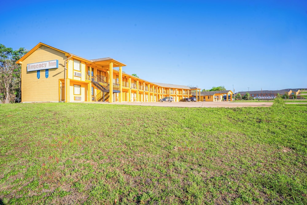 Regency Inn By OYO Rockdale TX