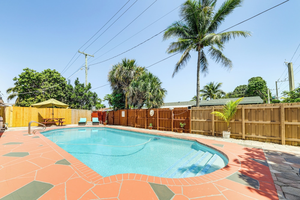 Walk to Dining & Shopping: Pompano Beach Home!