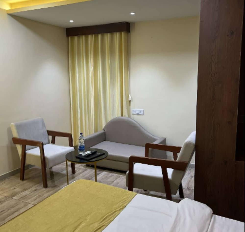 Hotel Shree Palace & Restaurant