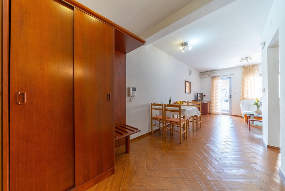 SMS Apartments