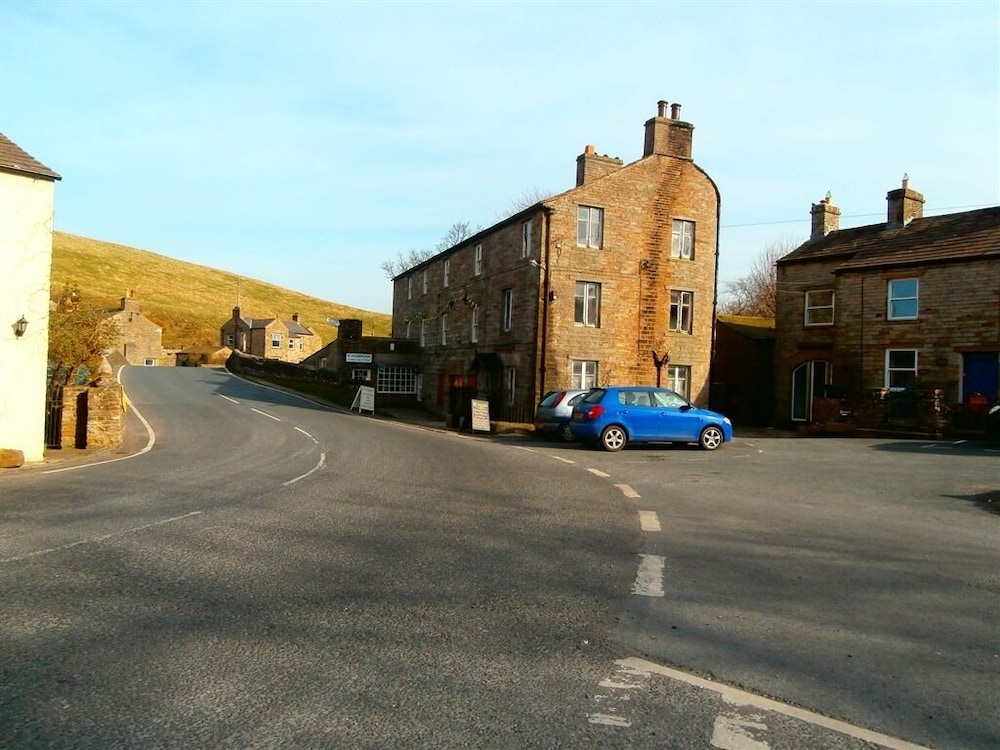 Riverside B & B