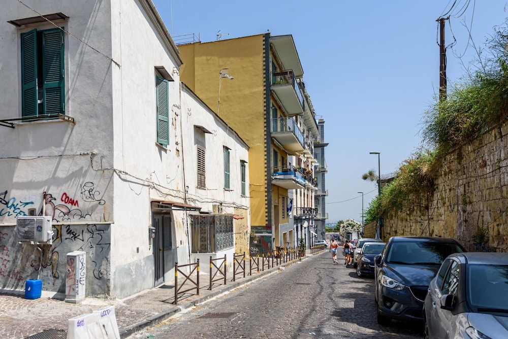 Via Annibale Caccavello 10 - Piano Terra