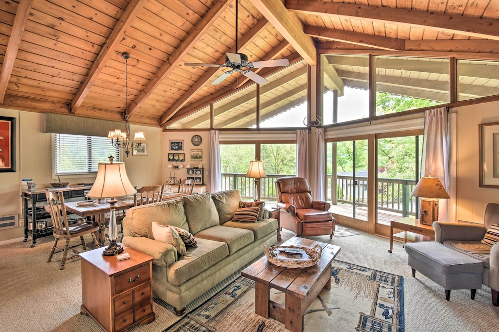 Serene Sky Valley Home w/ 180 Degree Mountain View