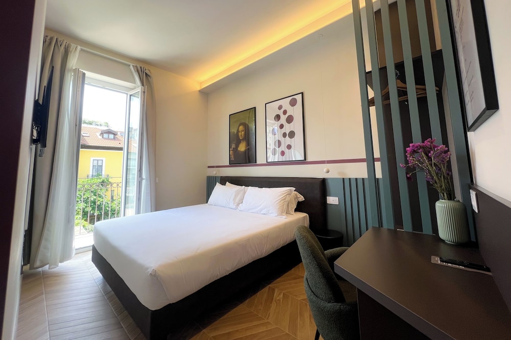 RossoVino Milano Boutique