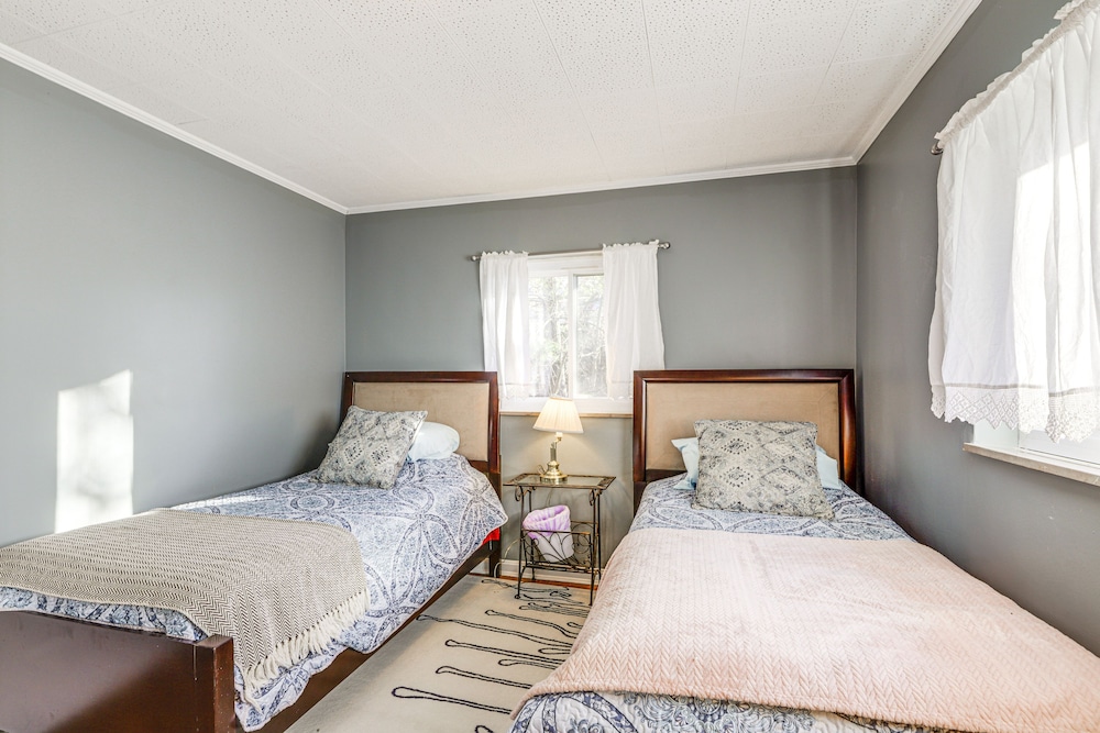 Pet-friendly Union Home ~ 19 Mi to Cincinnati!
