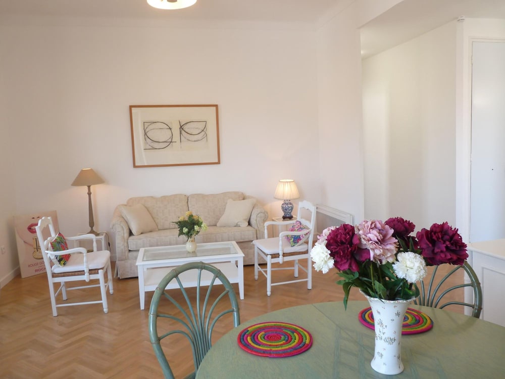 Two Bedrooms in the Center of Cannes 500 Meters From the Palais des Festival and the Croisette - 1934