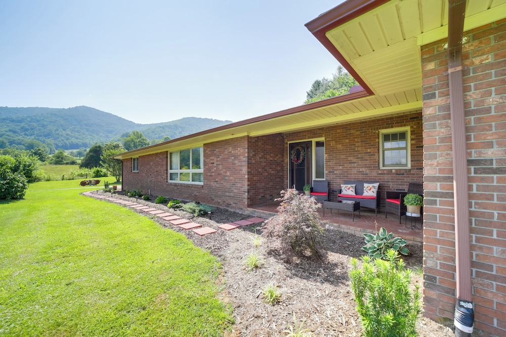 Serene Canton Home w/ Deck & Mountain Views! view 2