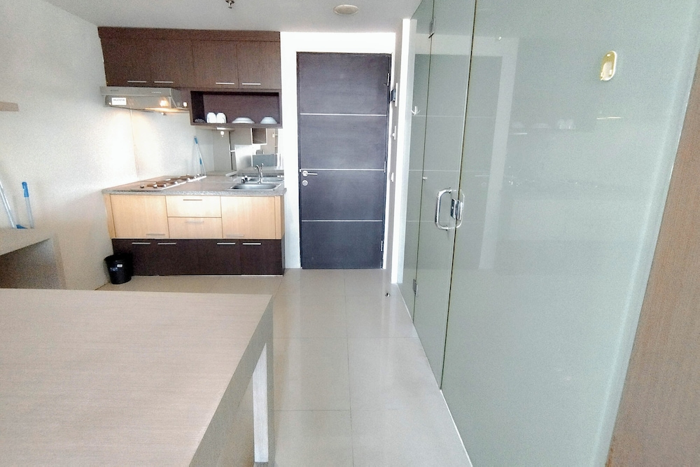 Modern Cozy Studio at The Square Surabaya Apartment