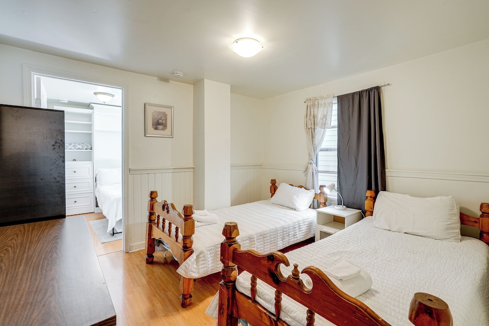Oakland Group Retreat: Historic Home Near Downtown