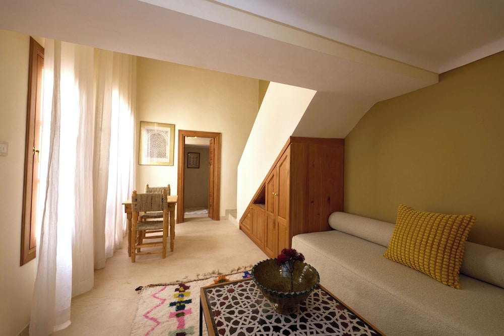 Riad Al Muhandiz