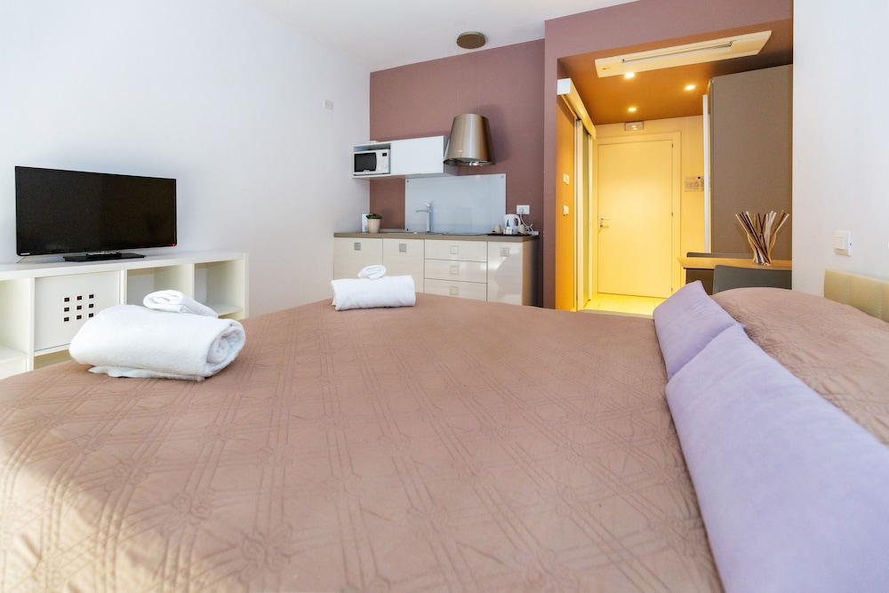 Zeus Residence Hotel