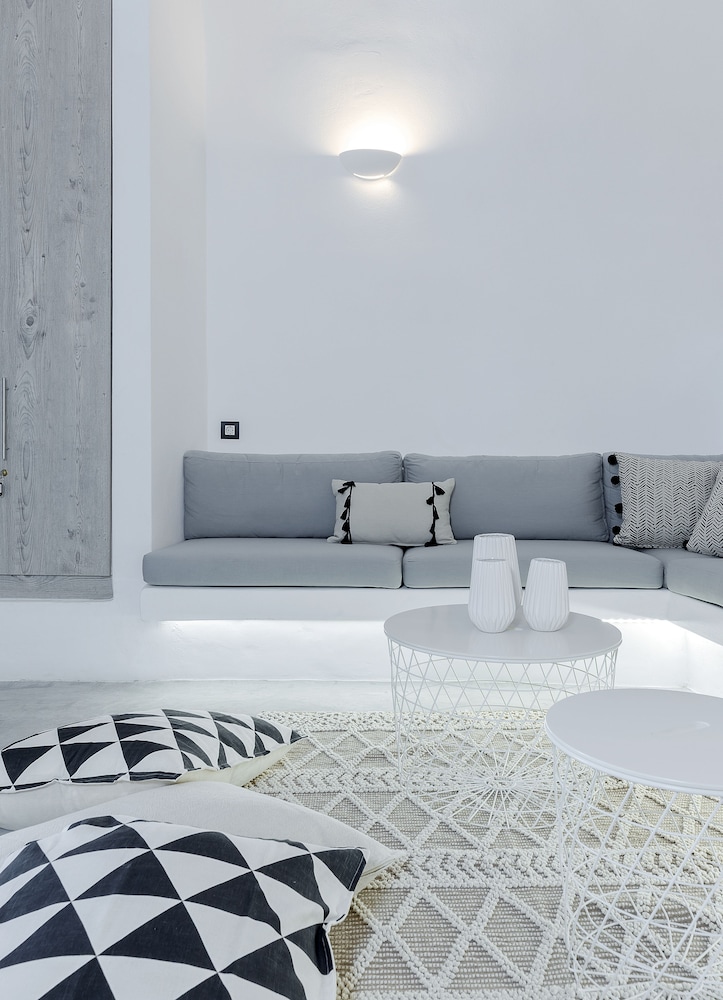 Alluvial Santorini Suites