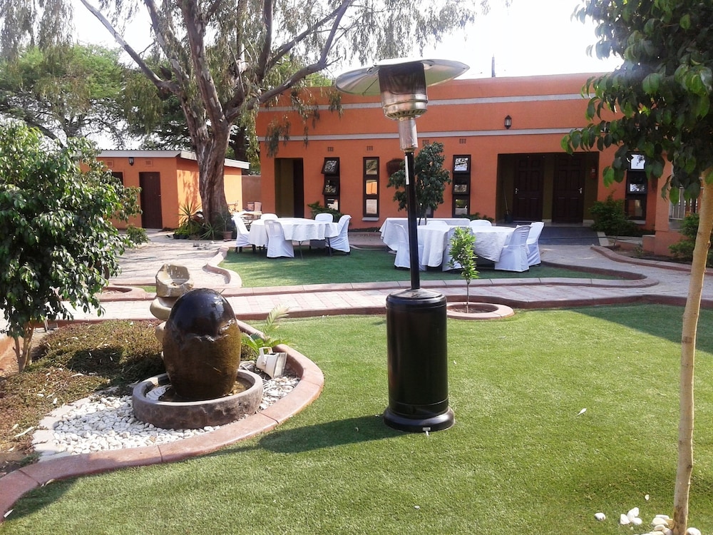 Gumare Executive Lodge