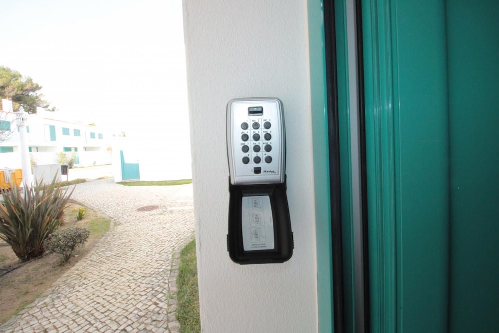 Prainha Algarve Villa With Pool by Homing view 3