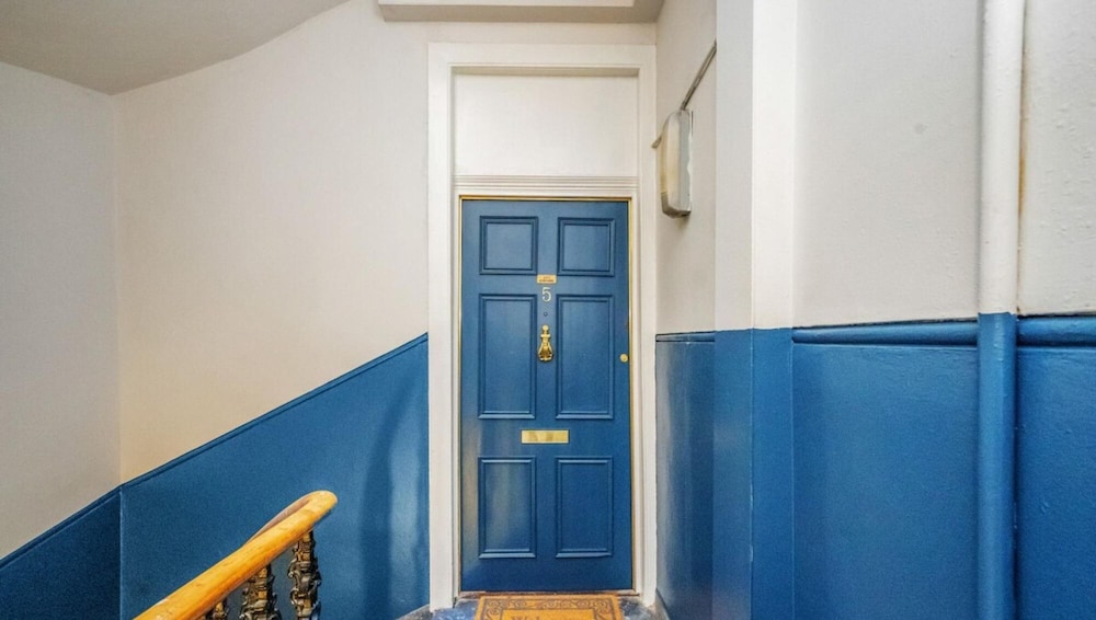Stunning Artistic Hideout Perfect for Family view 4