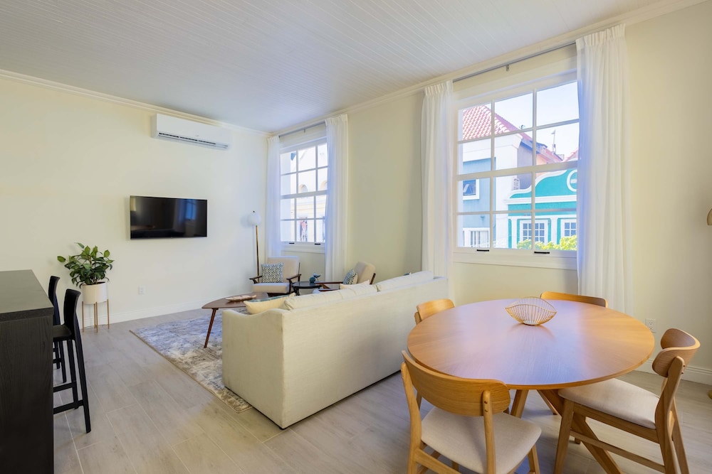 Chic Broadway Apartment in Central Willemstad