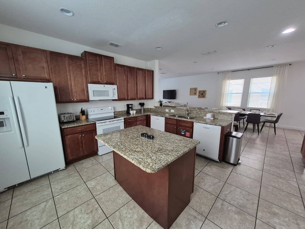 6BR 5BA w Private Pool Spa Near Disney