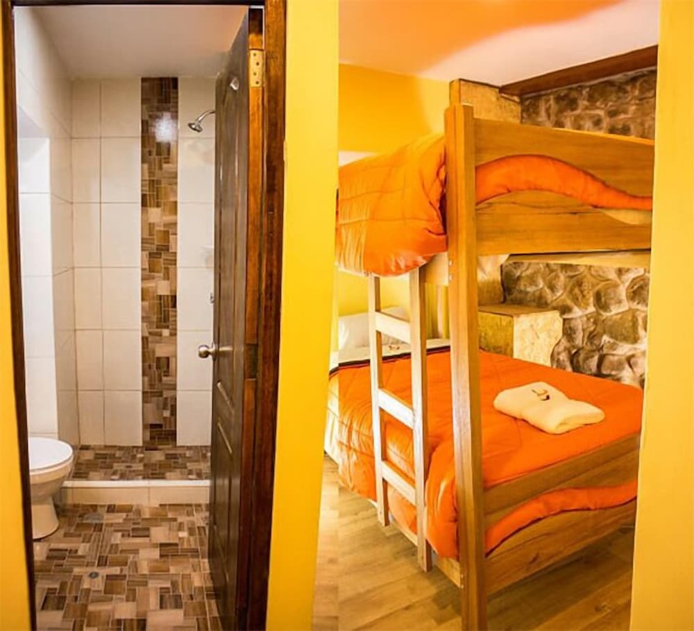 Posada Saqra en Cusco — hotel room