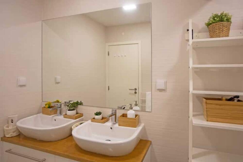Magnificent 1 Bedroom Apartment With Views Over The Ocean view 3