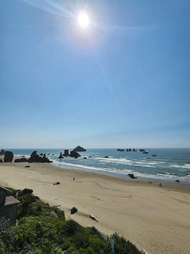 Sunset Oceanfront Lodging