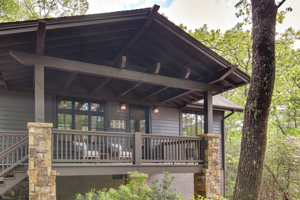 Chinquapin Escape: Resort Perks, By Lake Glenville