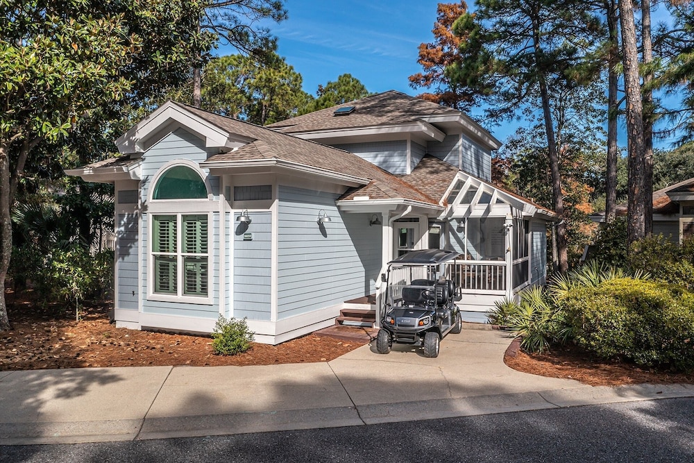 8852 Bay Pine 3 Bedroom Home by RedAwning view 5