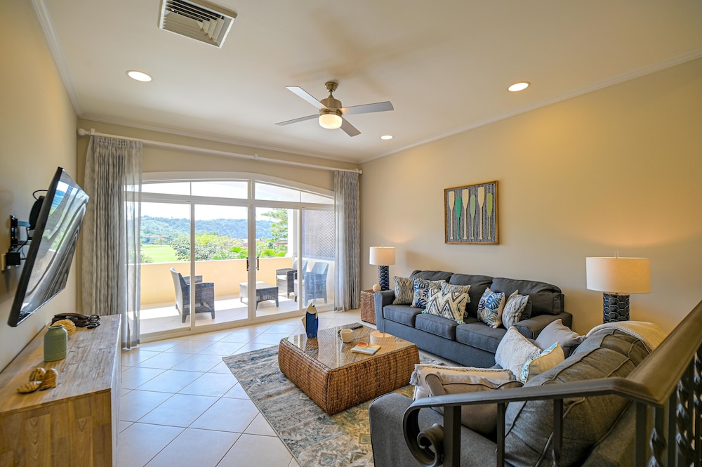 CR Luxury Los Sueños Condos