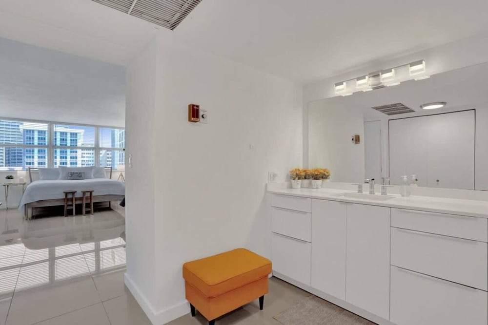 Boutique Luxury 2Br 2Ba Beach Intercostal View