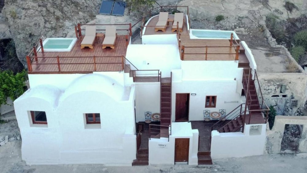Santorini Luxury Suite w Rooftop Hottub Seaview