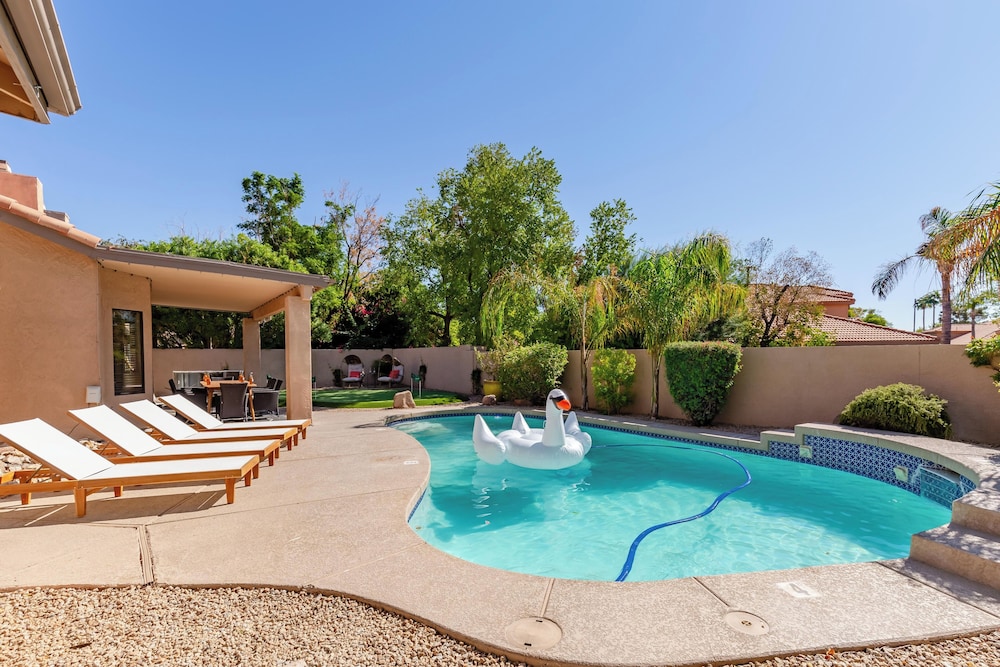Scottsdale Oasis- Pool - Game Room - Putting Green
